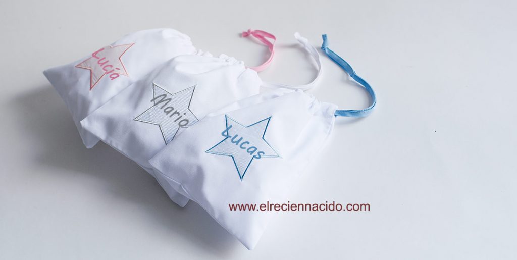 bolsas de merienda o pañales personalizadas con nombre bordado. En bolsa de tela con estrella de diferentes colores. 