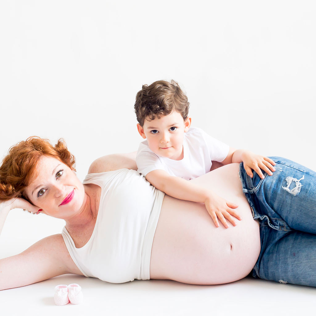 Reportaje fotografico embarazada con hermanos